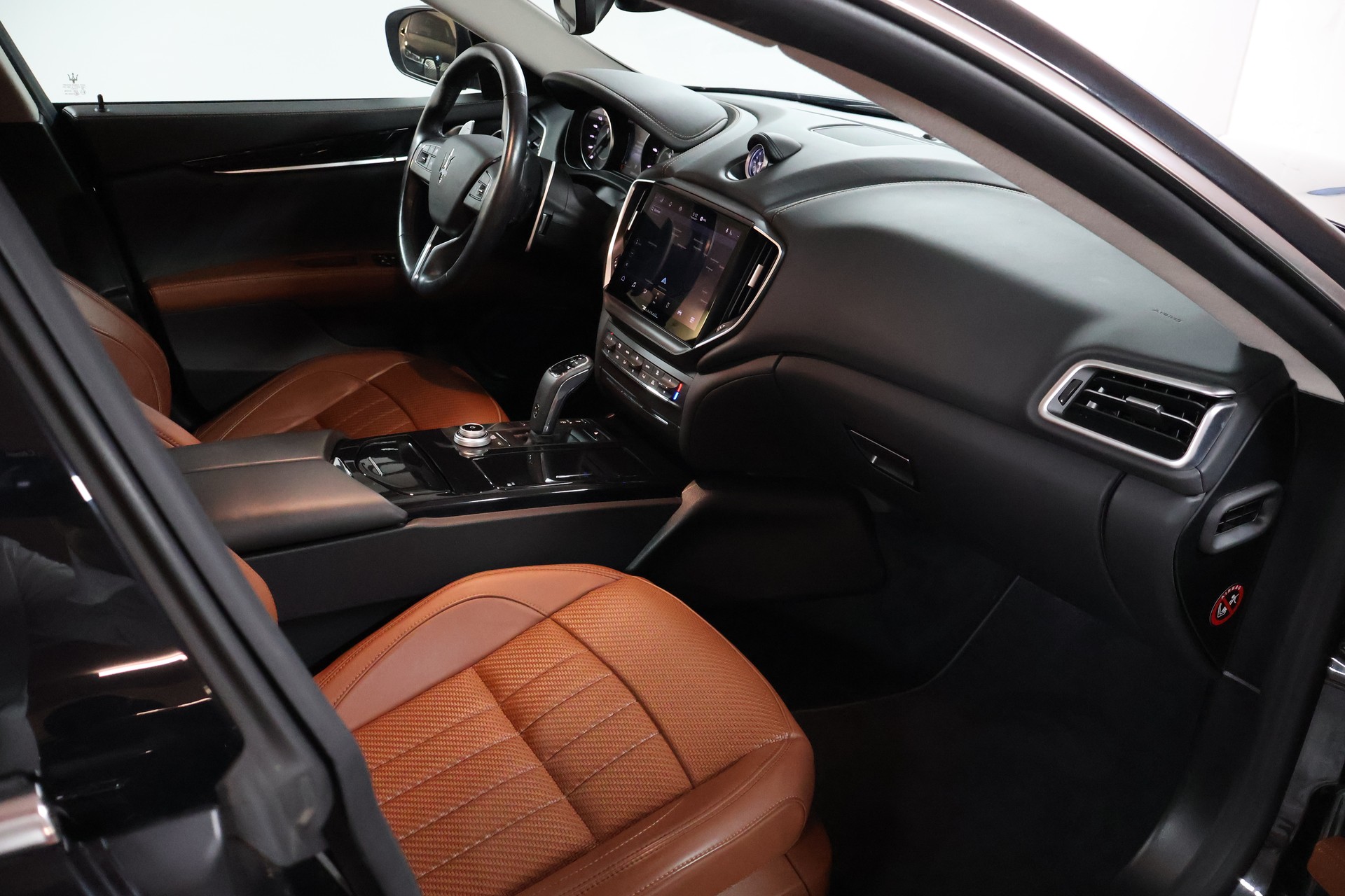 MASERATI Ghibli 2.0 Hybrid GranLusso Automatica-image-9