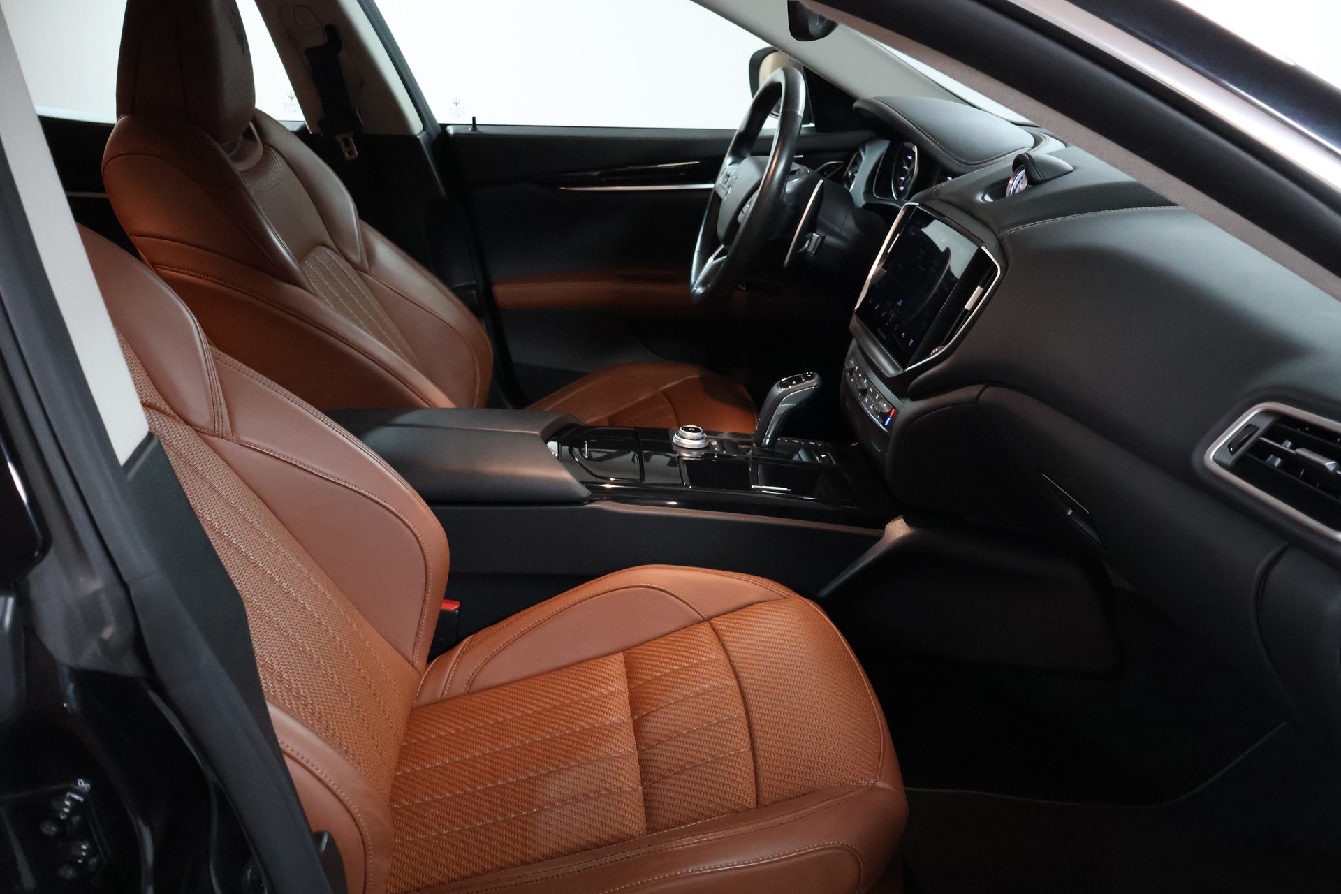 MASERATI Ghibli 2.0 Hybrid GranLusso Automatica-image-10