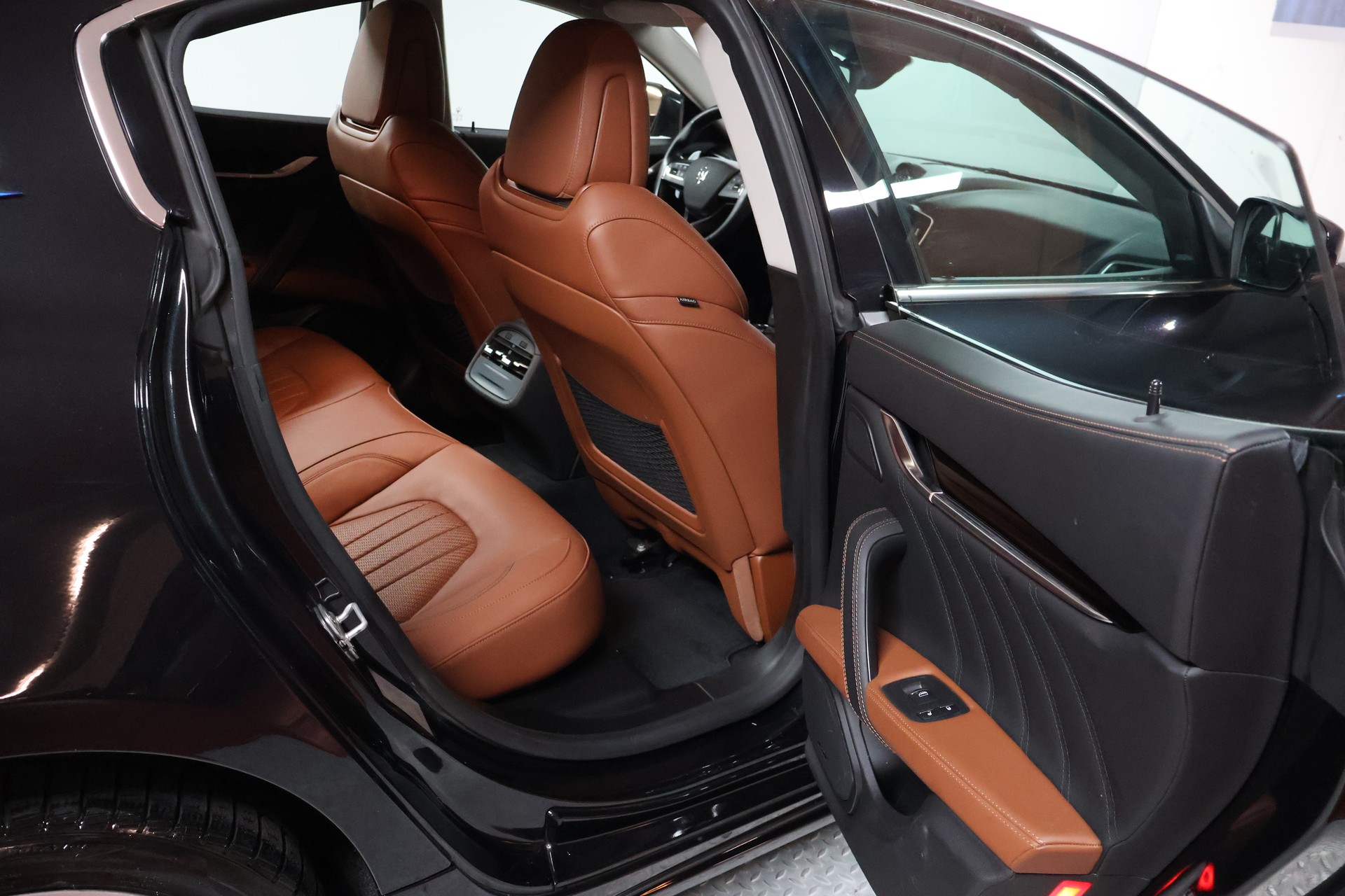 MASERATI Ghibli 2.0 Hybrid GranLusso Automatica-image-14