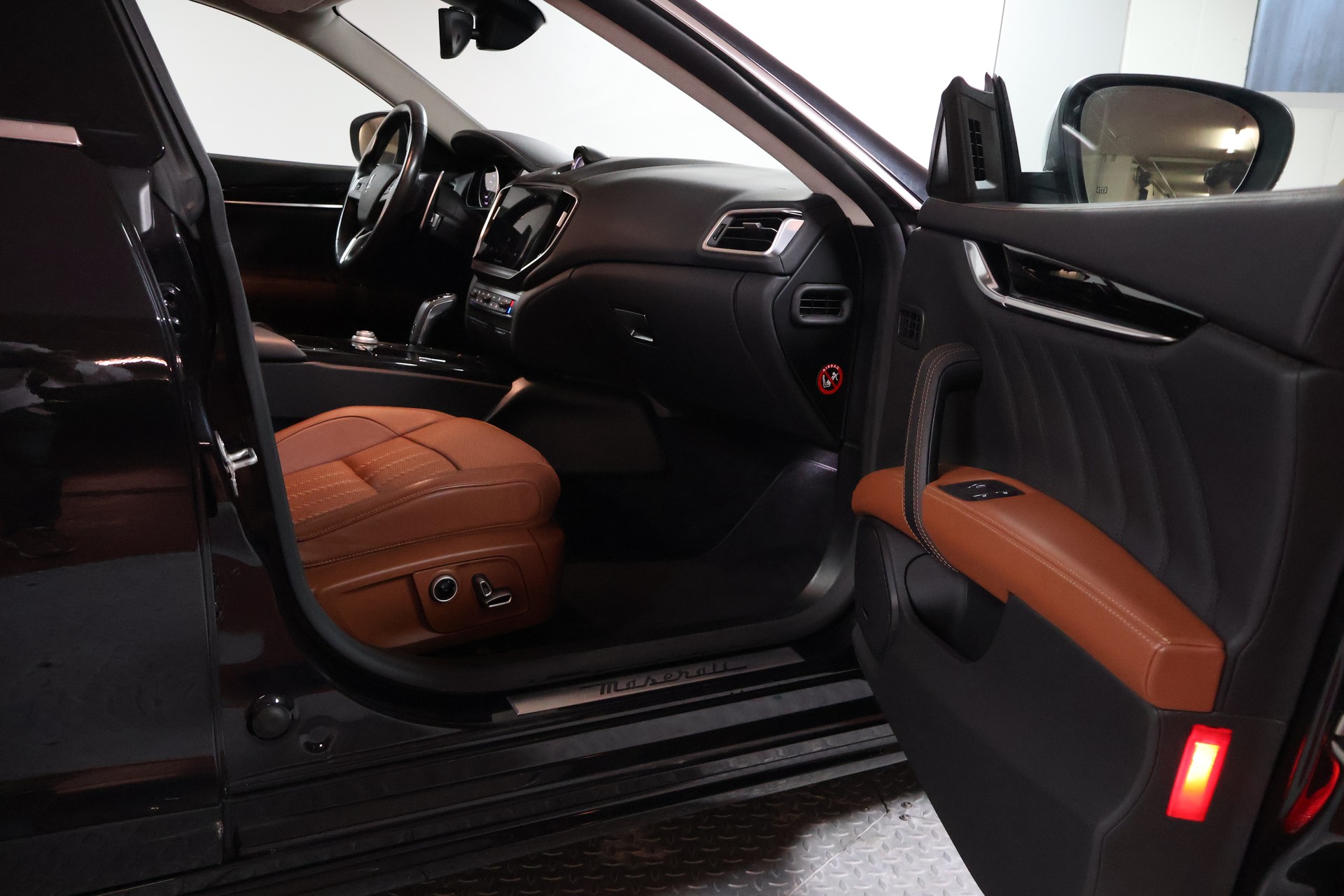 MASERATI Ghibli 2.0 Hybrid GranLusso Automatica-image-7