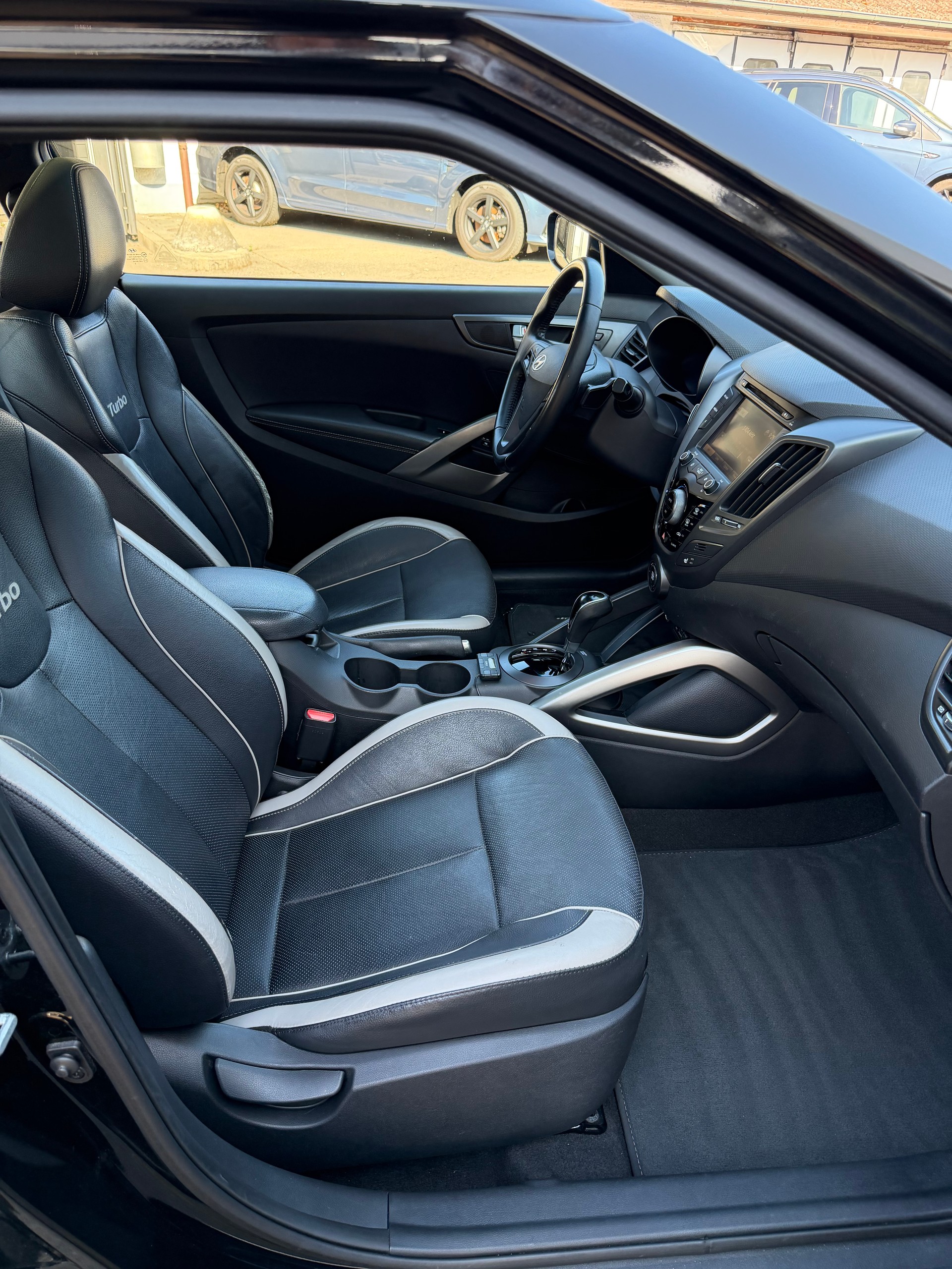 HYUNDAI Veloster 1.6 Turbo GDI Automatic-image-13