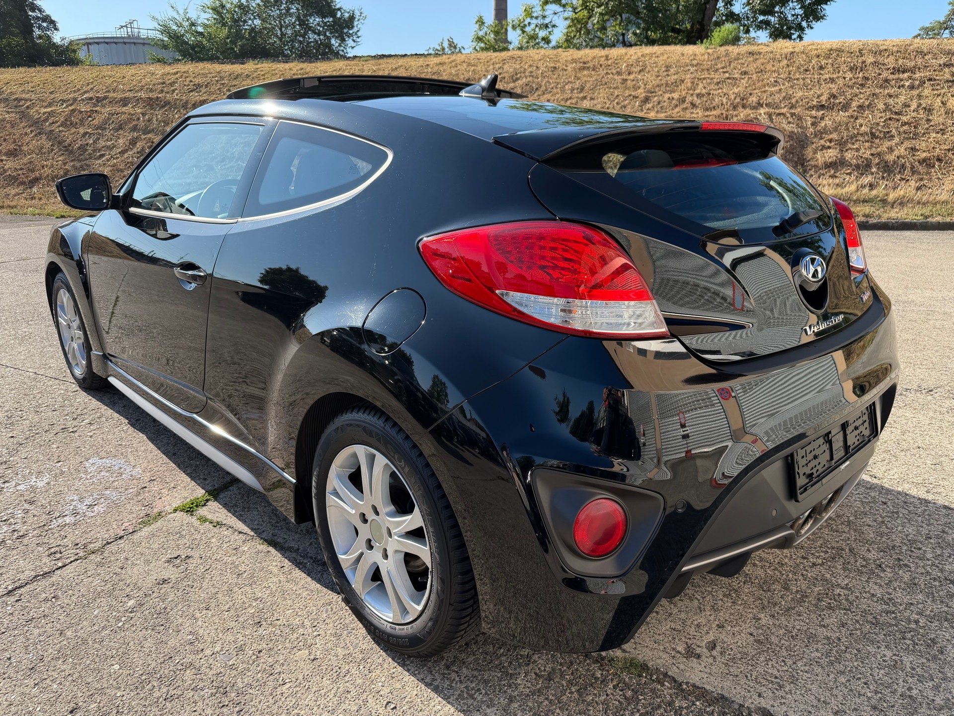 HYUNDAI Veloster 1.6 Turbo GDI Automatic-image-2