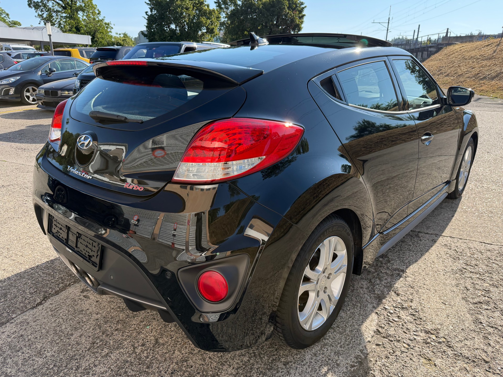 HYUNDAI Veloster 1.6 Turbo GDI Automatic-image-4