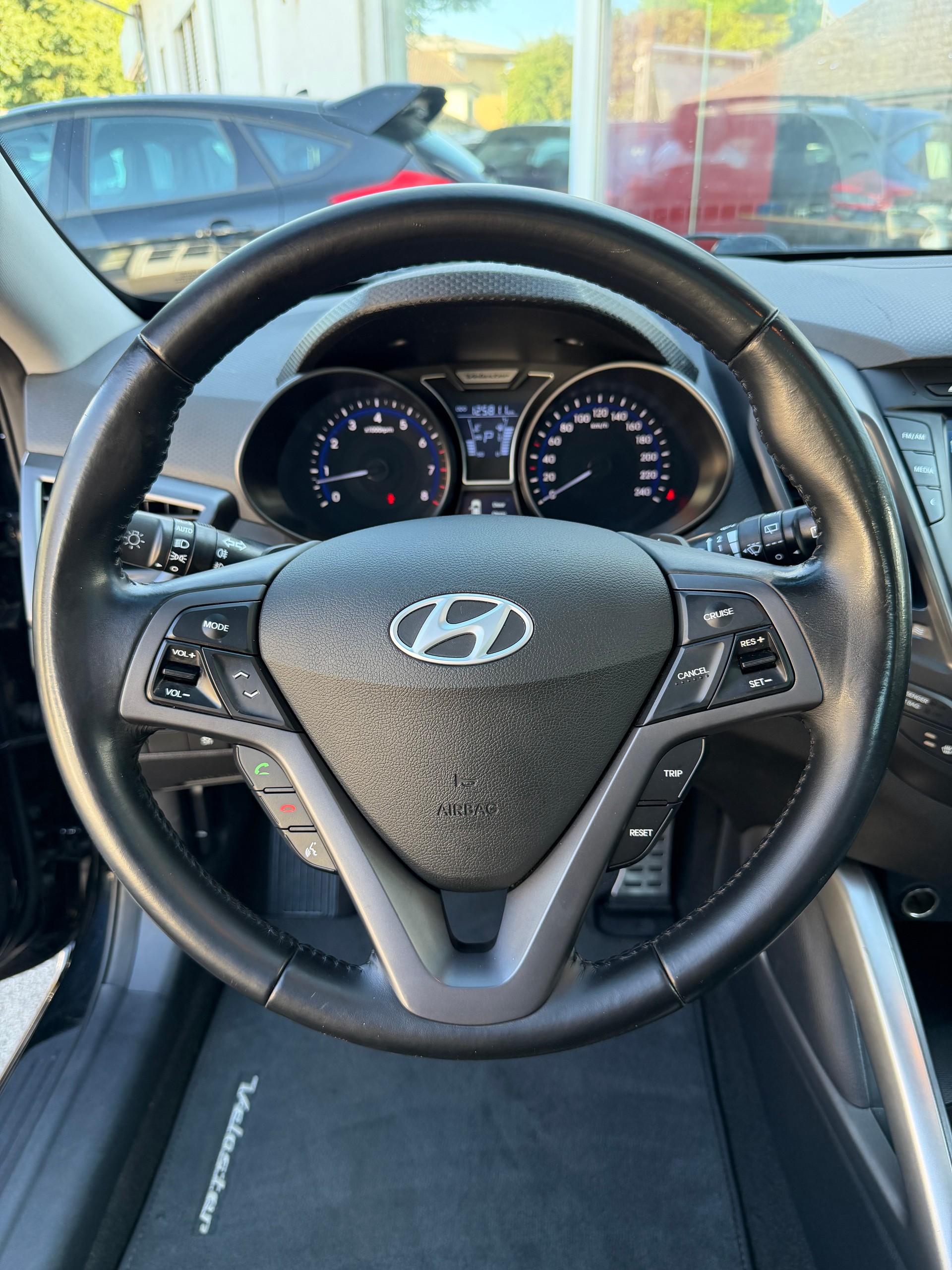 HYUNDAI Veloster 1.6 Turbo GDI Automatic-image-9