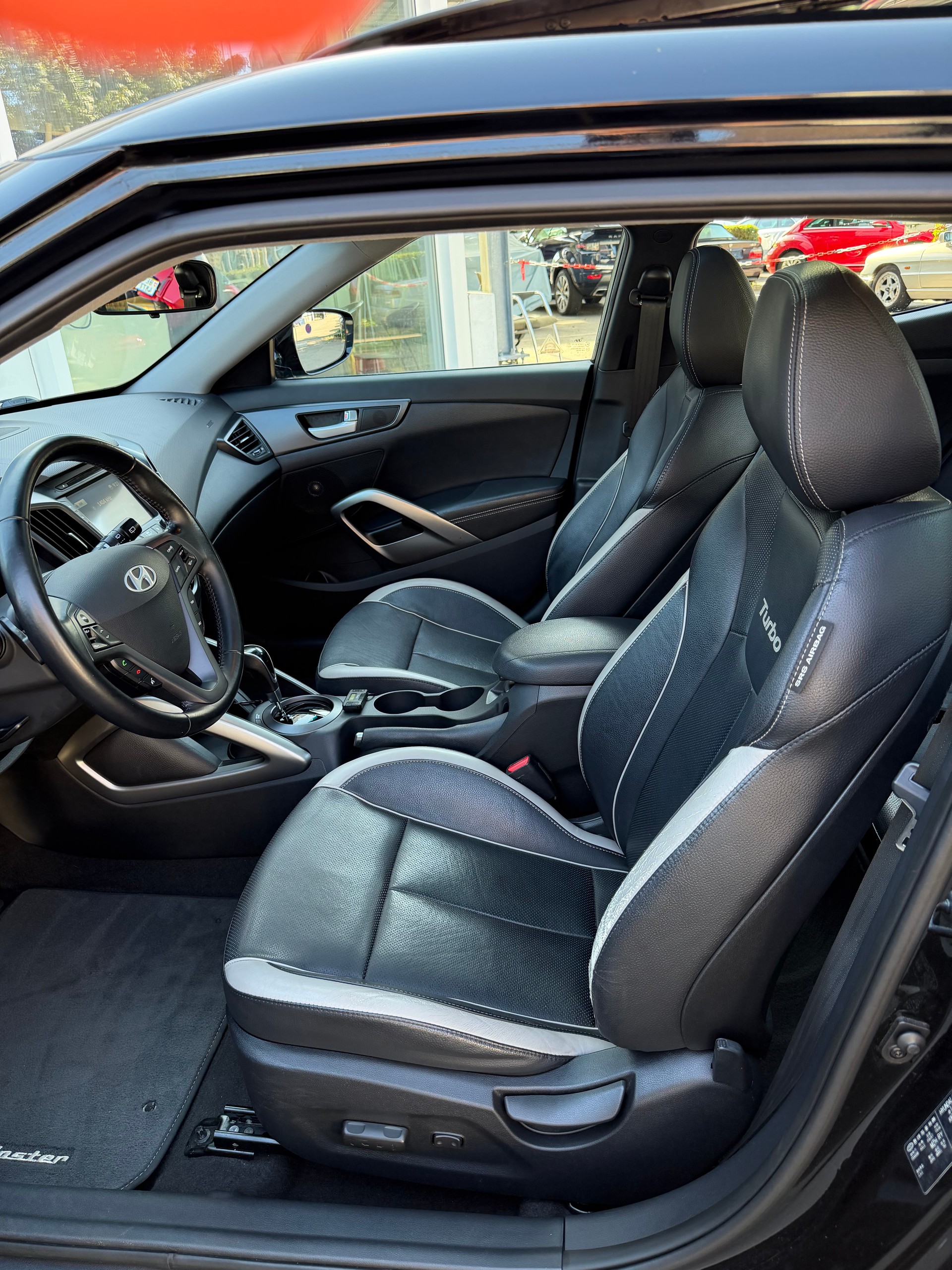 HYUNDAI Veloster 1.6 Turbo GDI Automatic-image-7