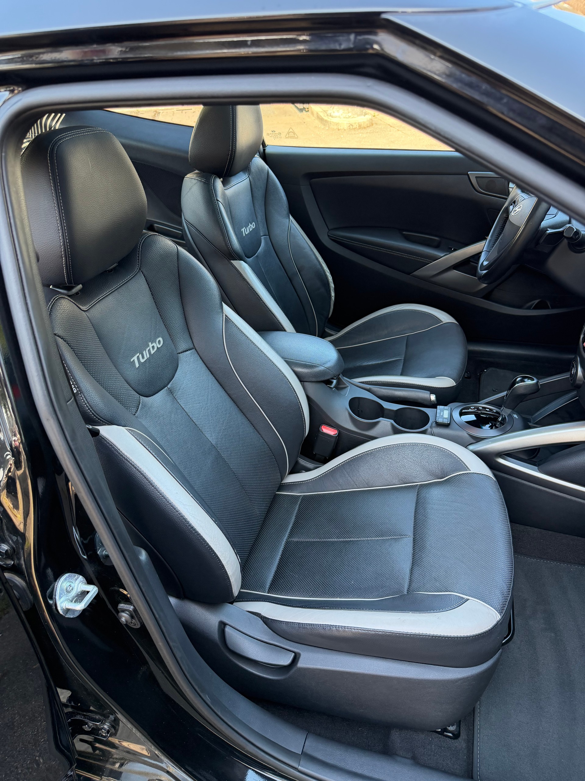 HYUNDAI Veloster 1.6 Turbo GDI Automatic-image-14