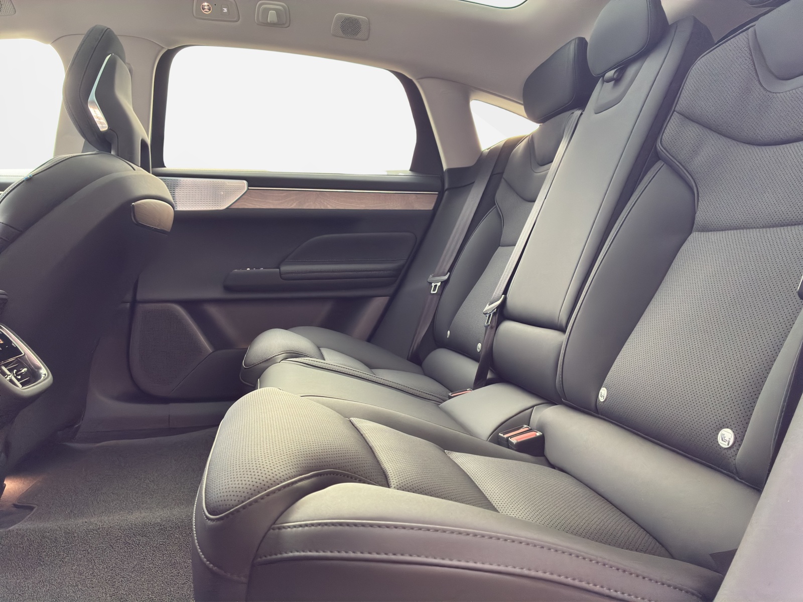VOLVO ES90 Ultra-image-13