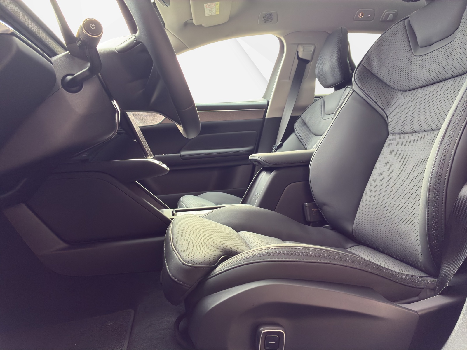 VOLVO ES90 Ultra-image-9