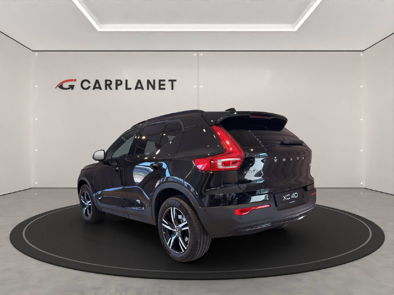 VOLVO XC40 2.0 B3 MH Plus Dark-image-2
