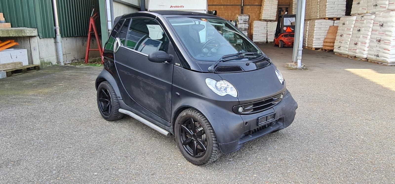 SMART fortwo Cabrio-image-1