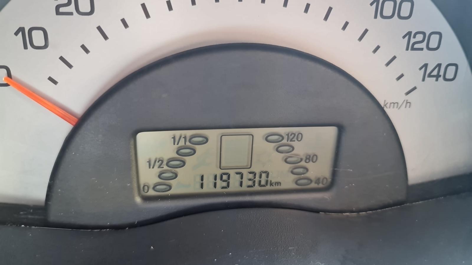 SMART fortwo Cabrio-image-3