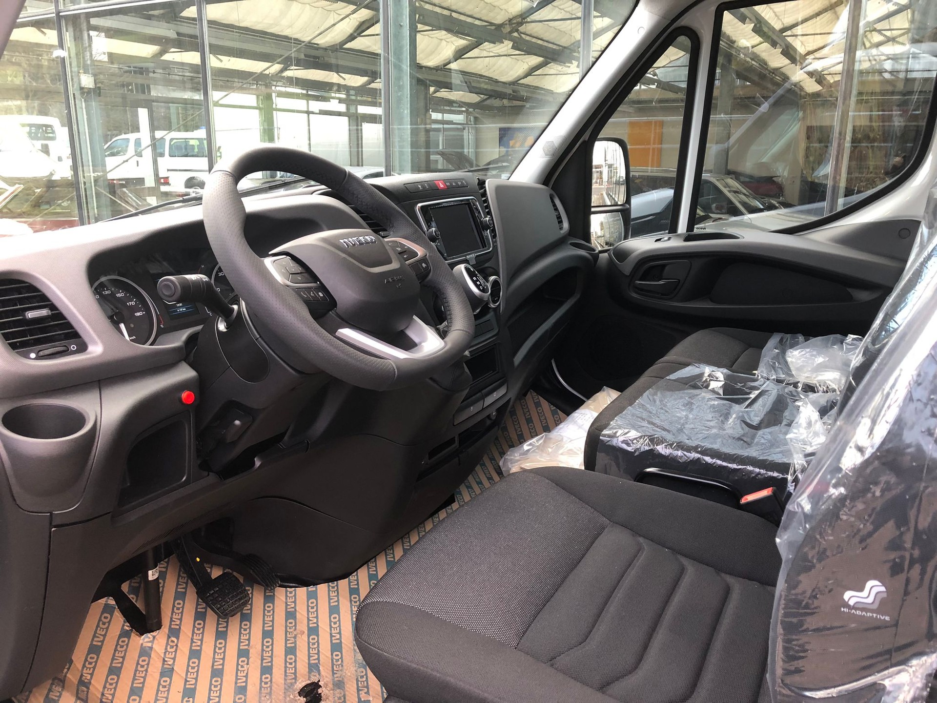 IVECO 35 S 16 H 3.0 A8 Kasten Hebebühne-image-5