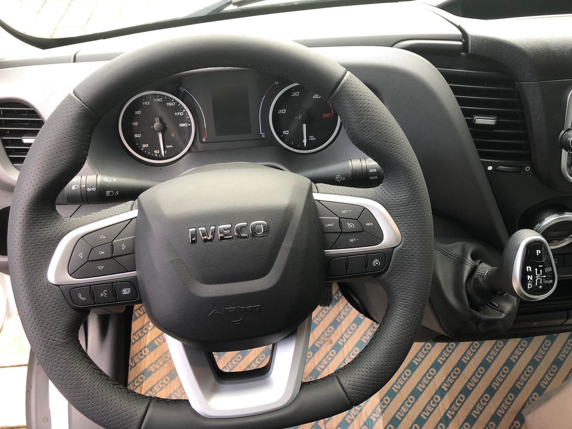 IVECO 35 S 16 H 3.0 A8 Kasten Hebebühne-image-6