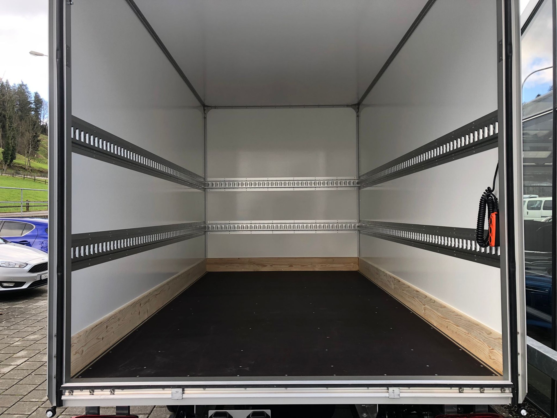 IVECO 35 S 16 H 3.0 A8 Kasten Hebebühne-image-11