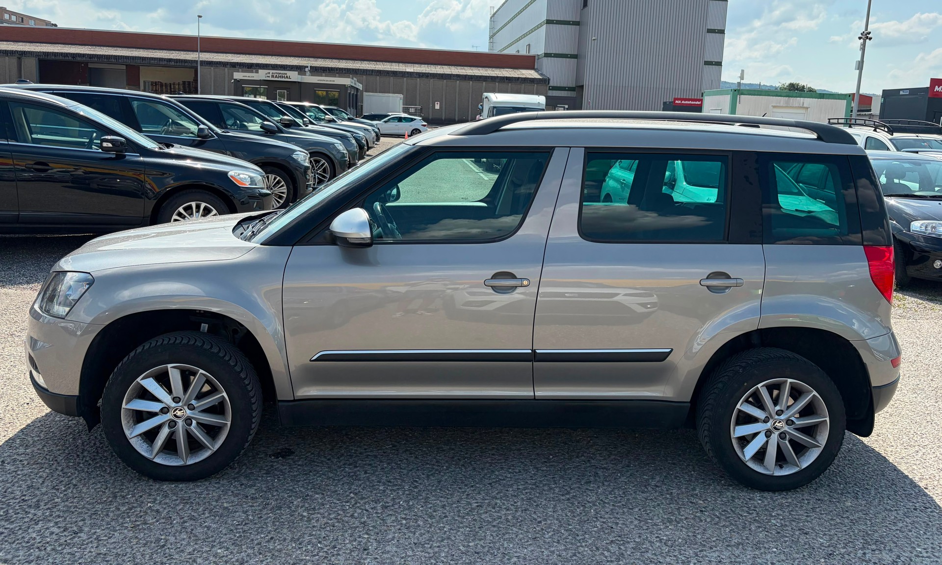 SKODA Yeti 2.0 TDI Active 4x4 DSG-image-7