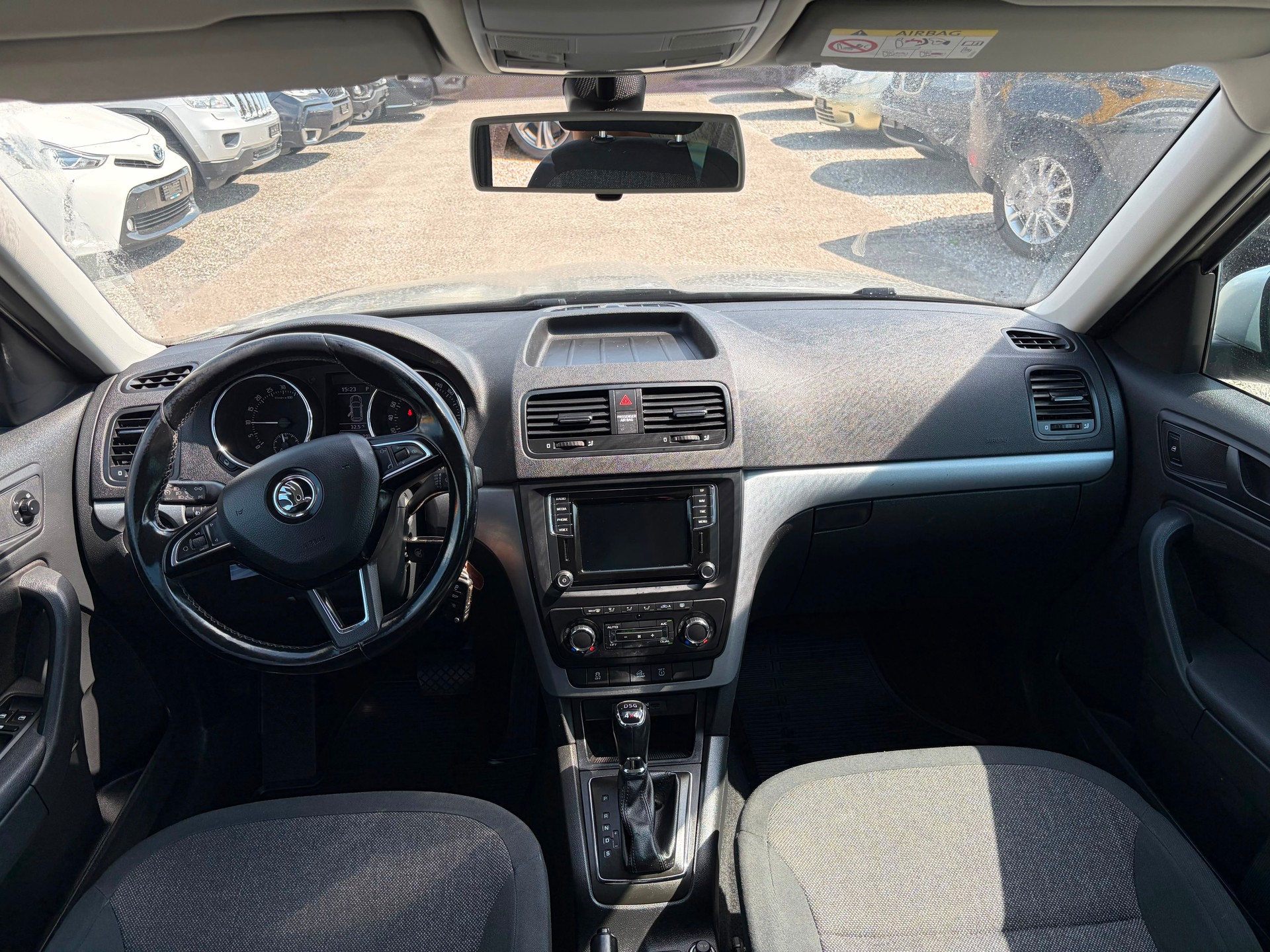 SKODA Yeti 2.0 TDI Active 4x4 DSG-image-9
