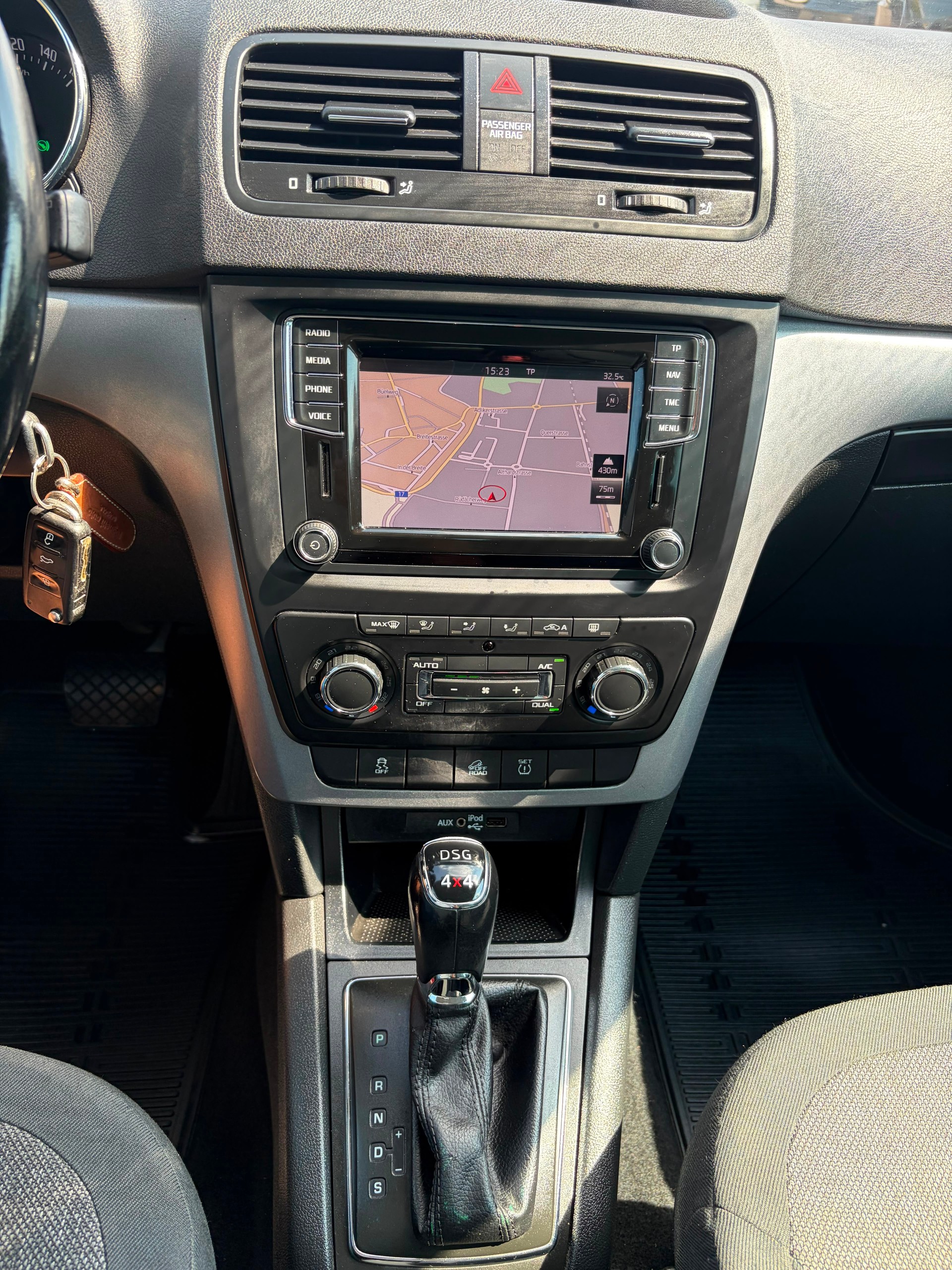 SKODA Yeti 2.0 TDI Active 4x4 DSG-image-10