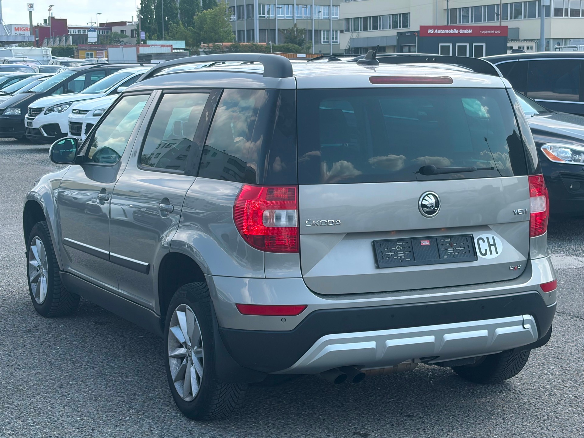 SKODA Yeti 2.0 TDI Active 4x4 DSG-image-4