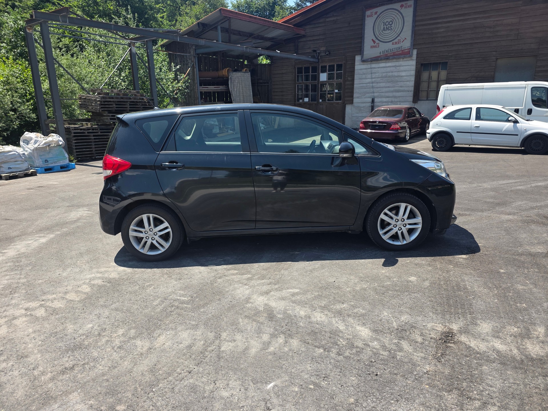 SUBARU Trezia 1.4D Swiss Luxury Automatic-image-3