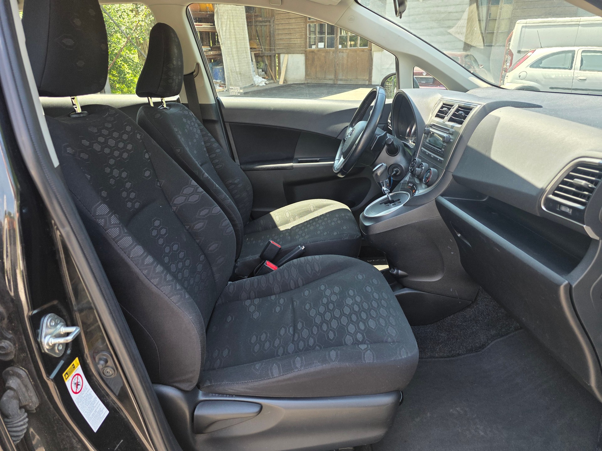SUBARU Trezia 1.4D Swiss Luxury Automatic-image-9