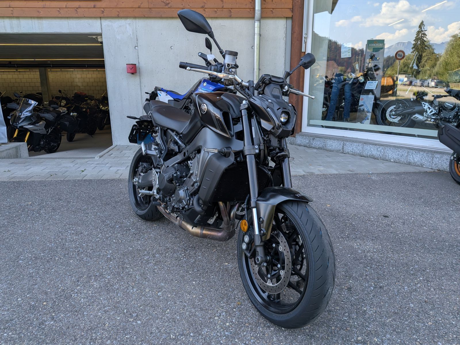 YAMAHA MT-09-image-1