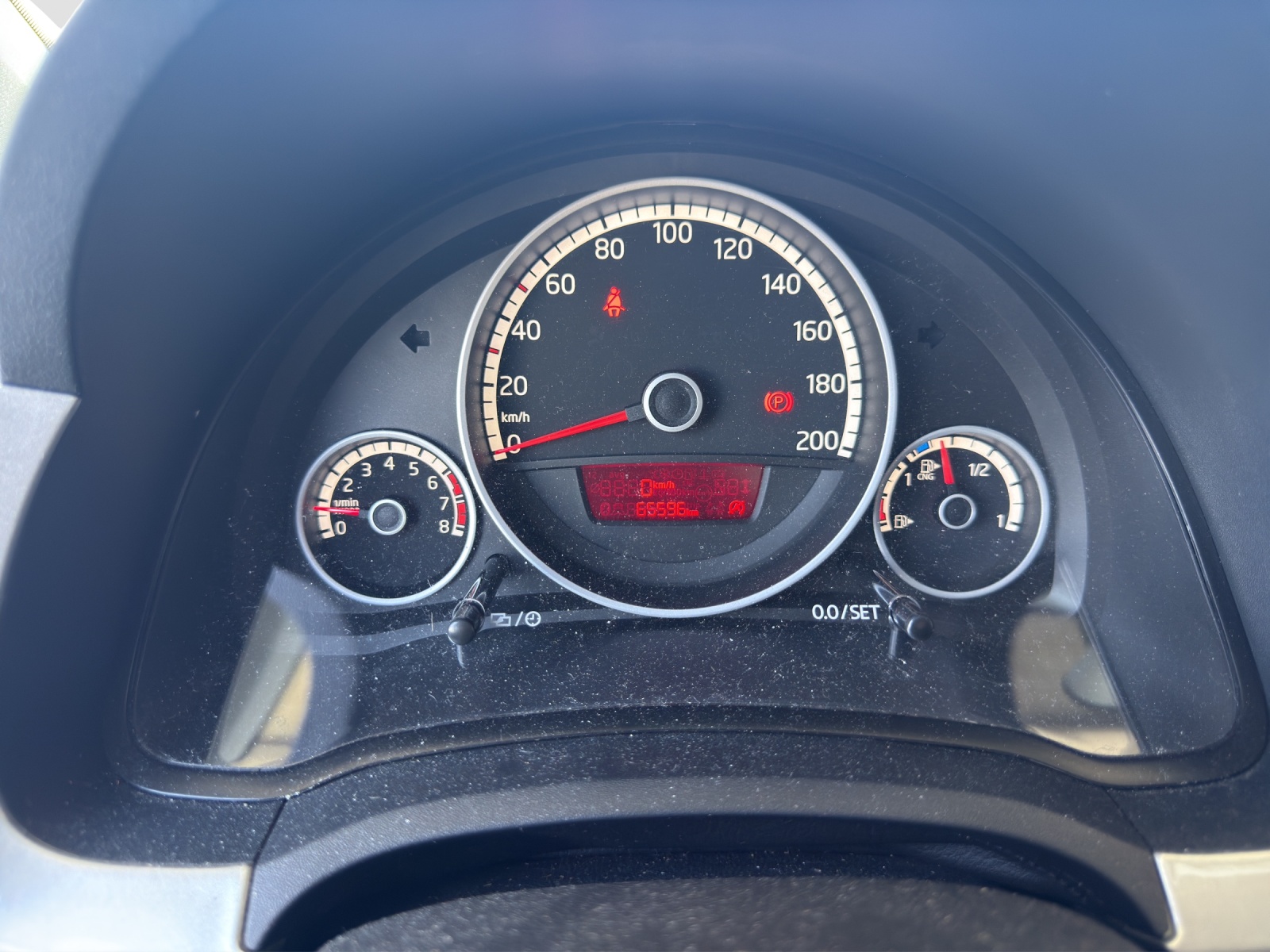 VW Up 1.0 BMT EcoFuel high up-image-9