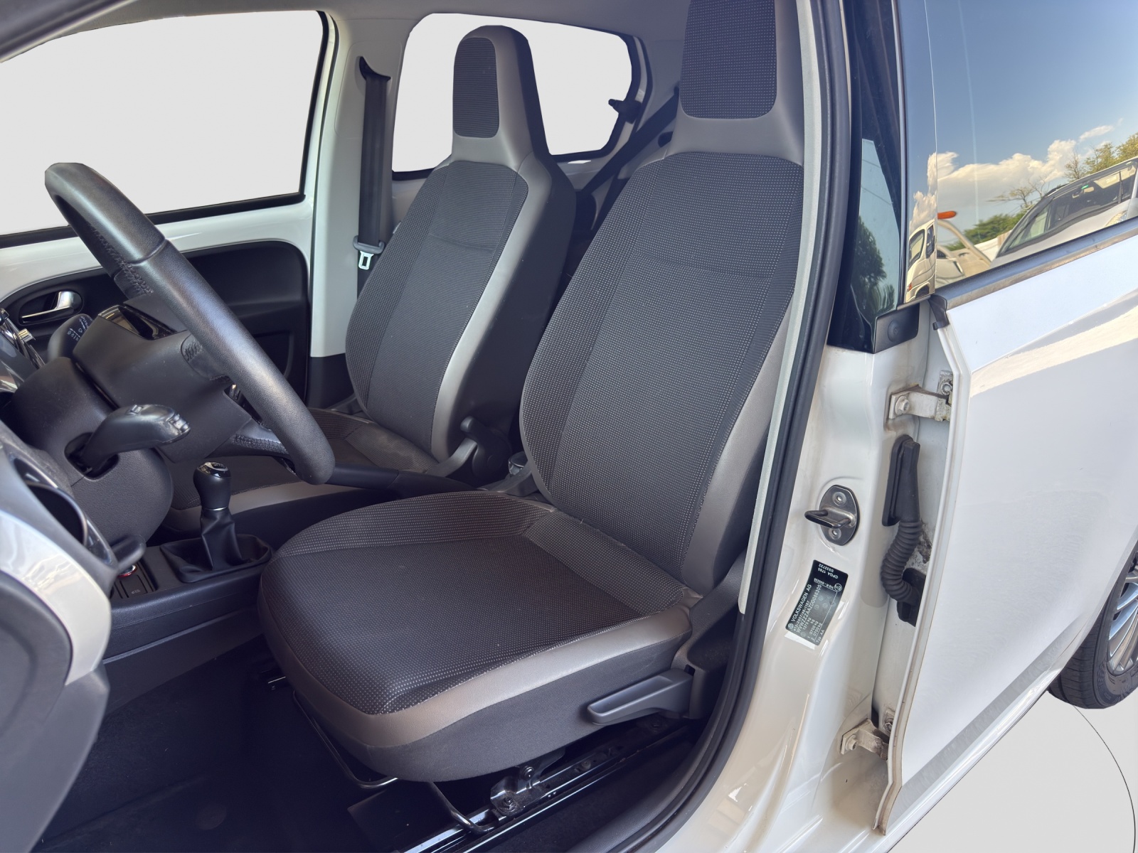 VW Up 1.0 BMT EcoFuel high up-image-10