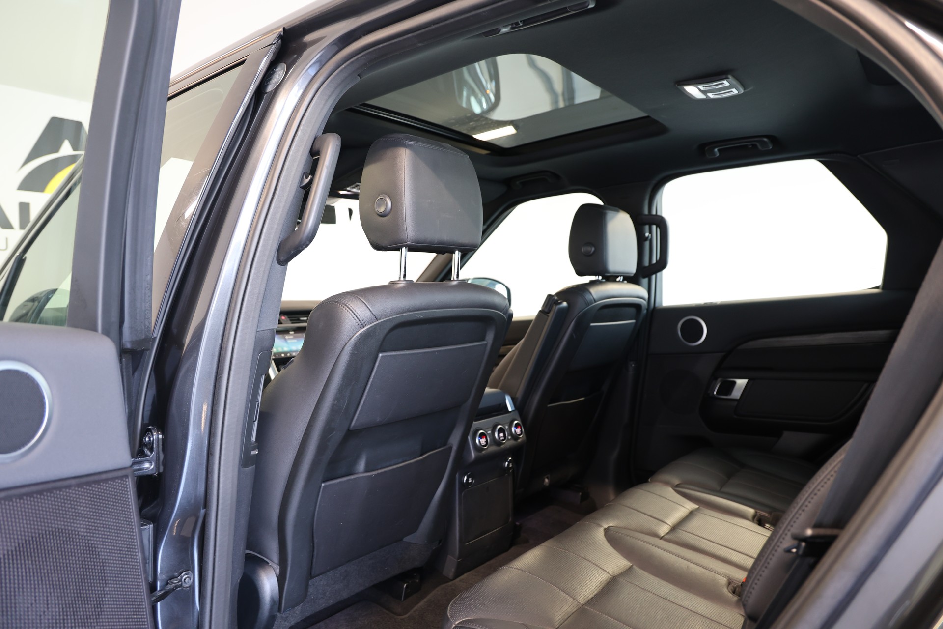 LAND ROVER Discovery 3.0 Si6 HSE 7-Sitzer-image-15