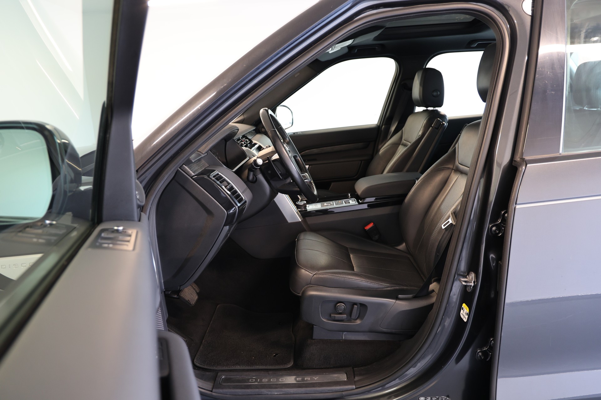LAND ROVER Discovery 3.0 Si6 HSE 7-Sitzer-image-5