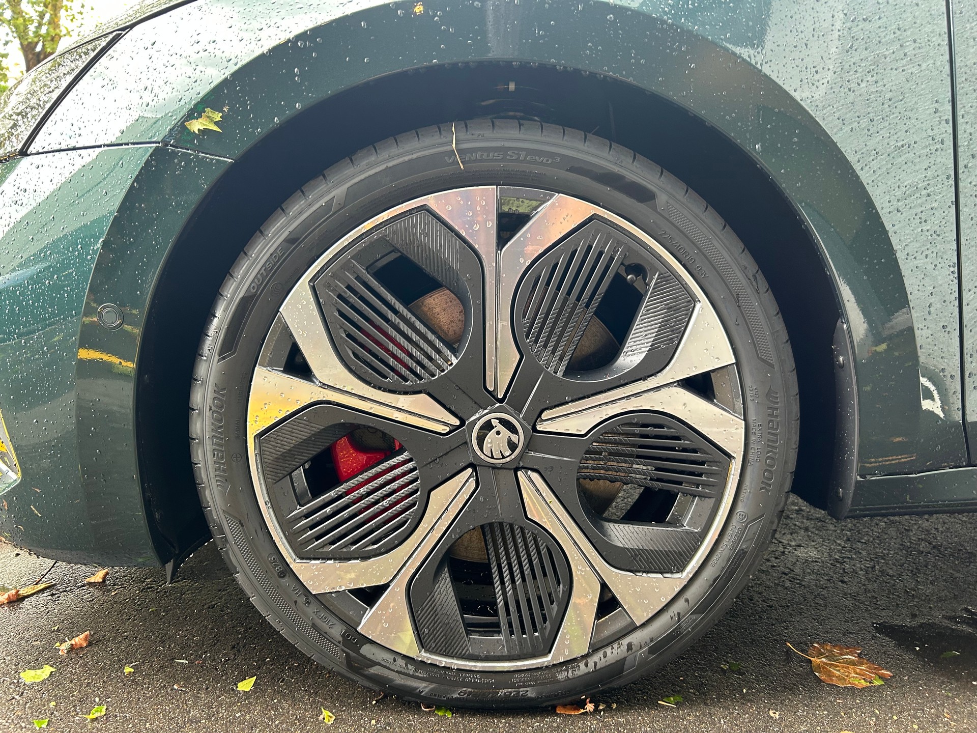 SKODA Octavia Combi 2.0 TSI DSG RS 30 Years Edition-image-16