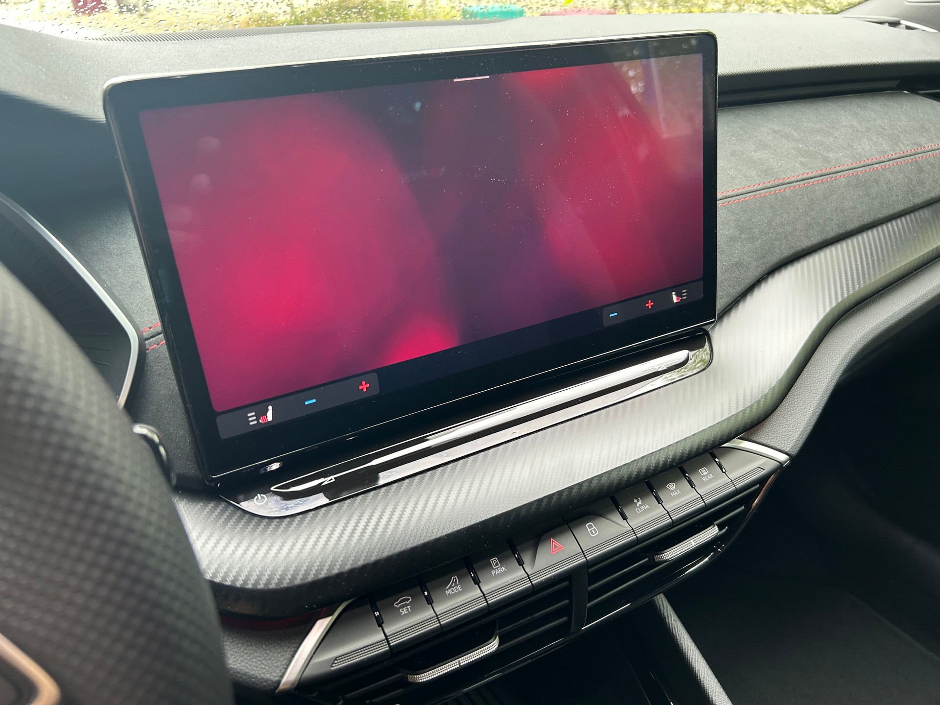 SKODA Octavia Combi 2.0 TSI DSG RS 30 Years Edition-image-6
