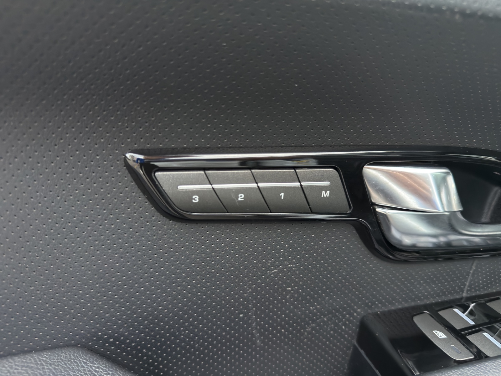 LAND ROVER Range Rover Evoque 2.2 SD4 Prestige AT6-image-20