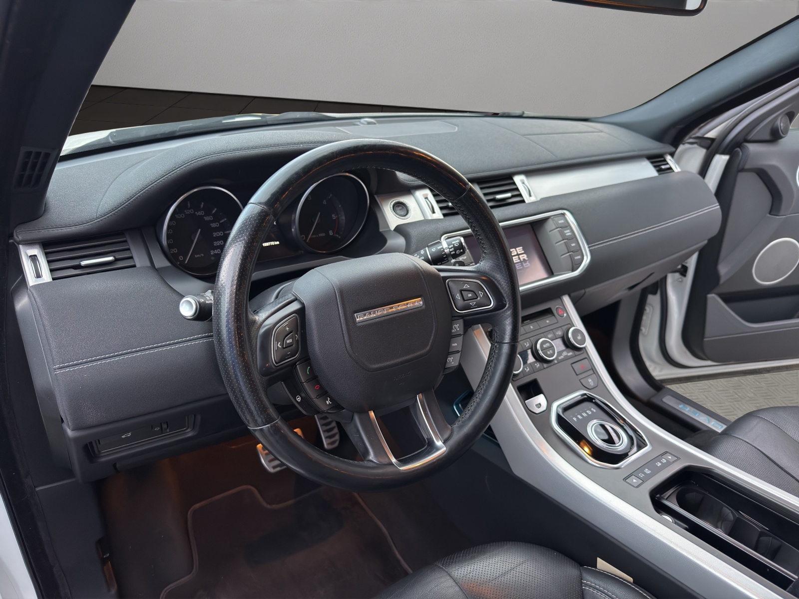 LAND ROVER Range Rover Evoque 2.2 SD4 Prestige AT6-image-9