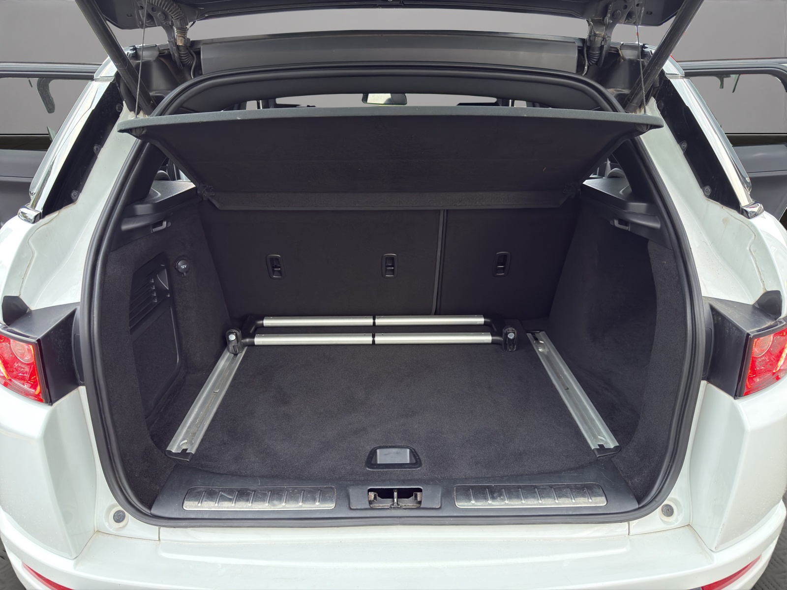 LAND ROVER Range Rover Evoque 2.2 SD4 Prestige AT6-image-18