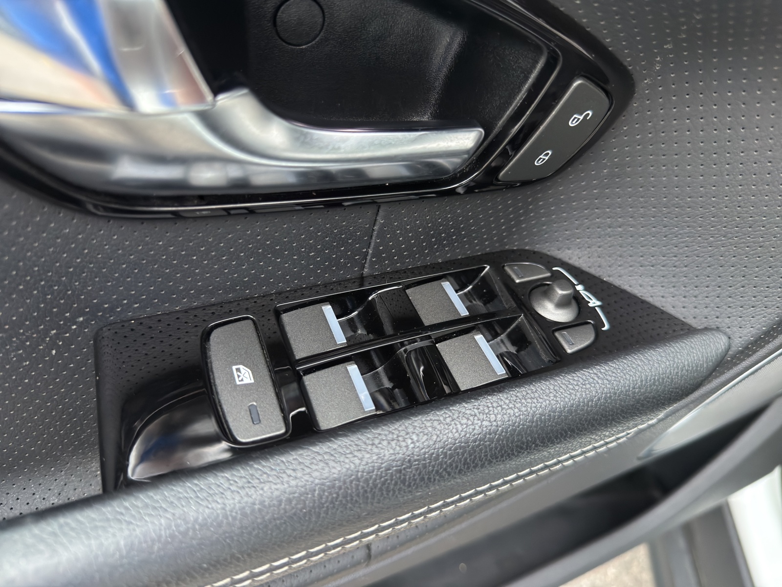 LAND ROVER Range Rover Evoque 2.2 SD4 Prestige AT6-image-21