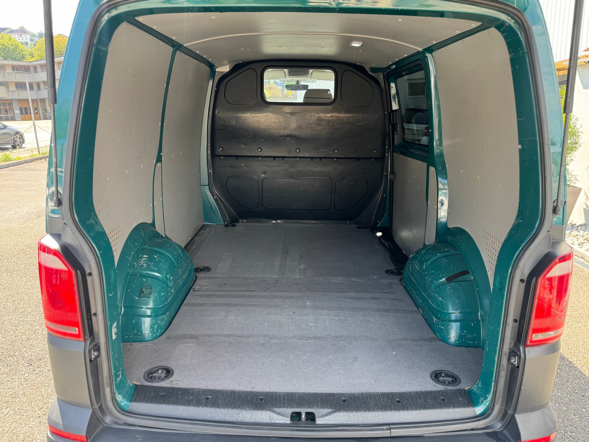 VW T6 2.0 TDI DSG-image-11