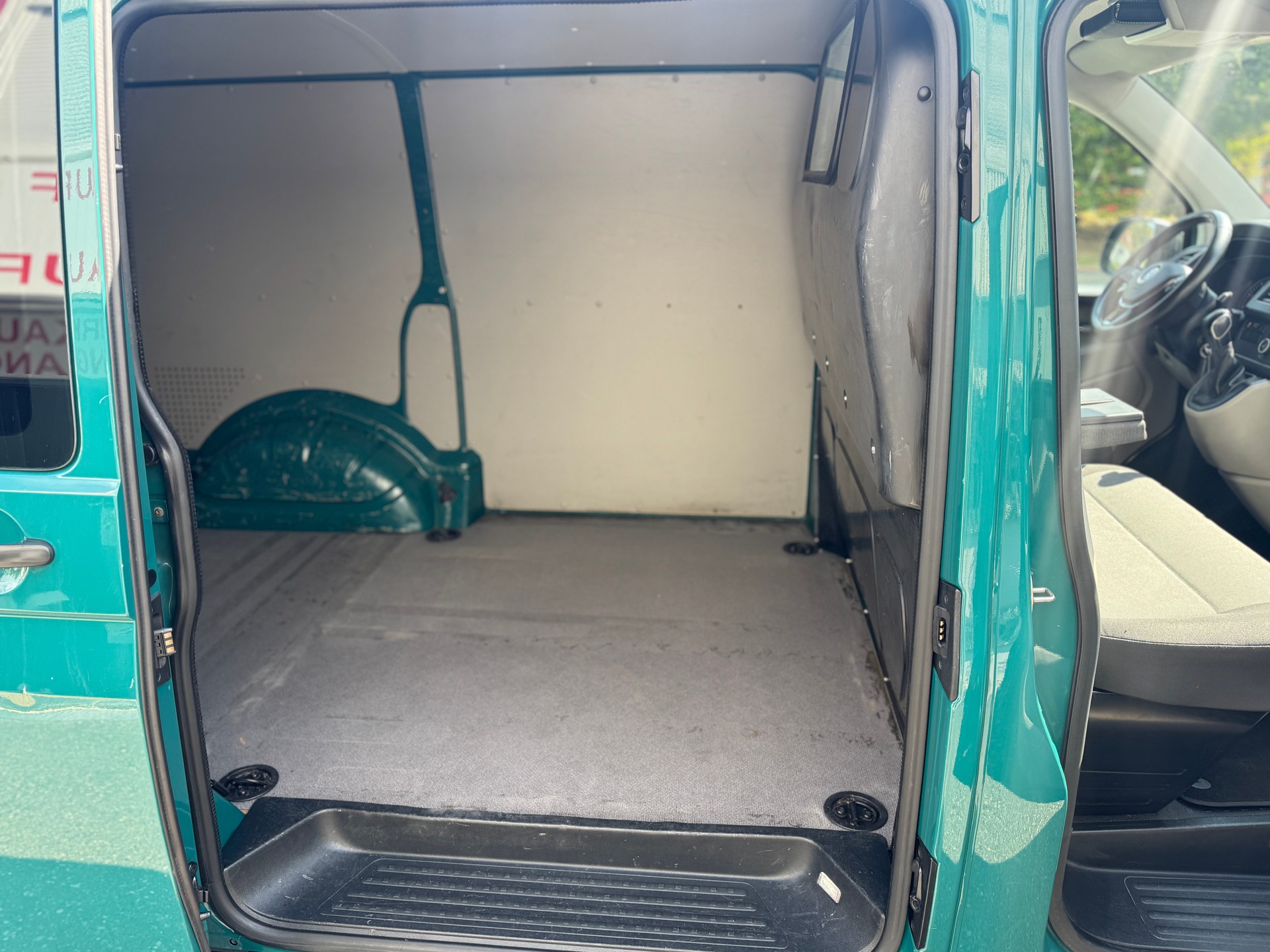 VW T6 2.0 TDI DSG-image-12