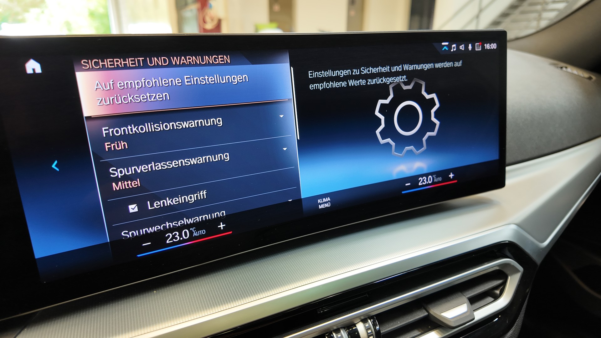 BMW 320d xDrive 48V Touring Steptronic-image-27