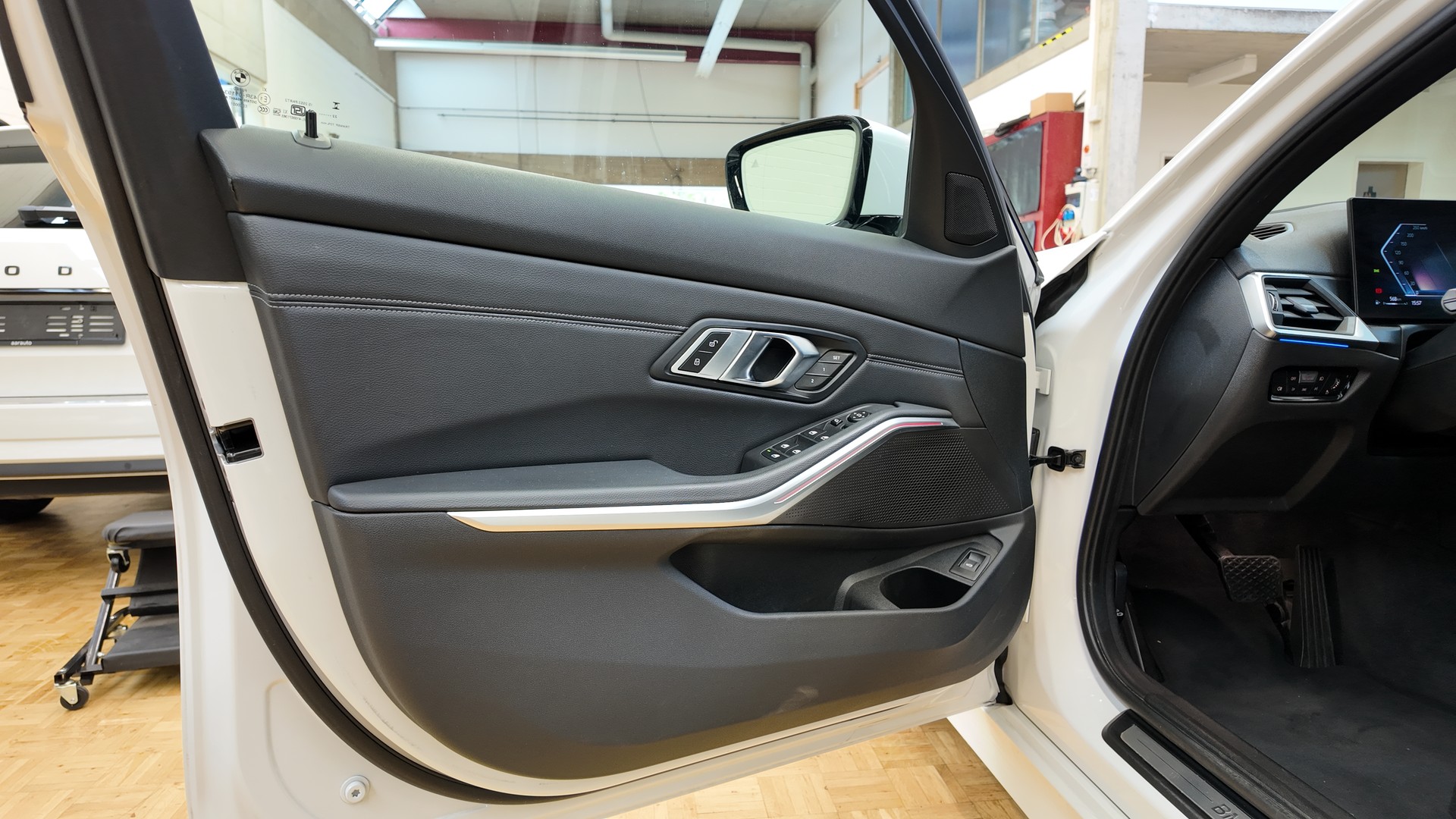 BMW 320d xDrive 48V Touring Steptronic-image-18