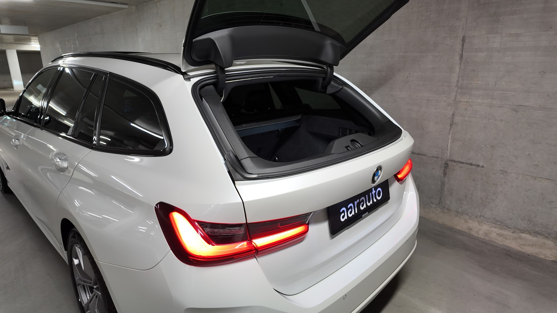 BMW 320d xDrive 48V Touring Steptronic-image-6