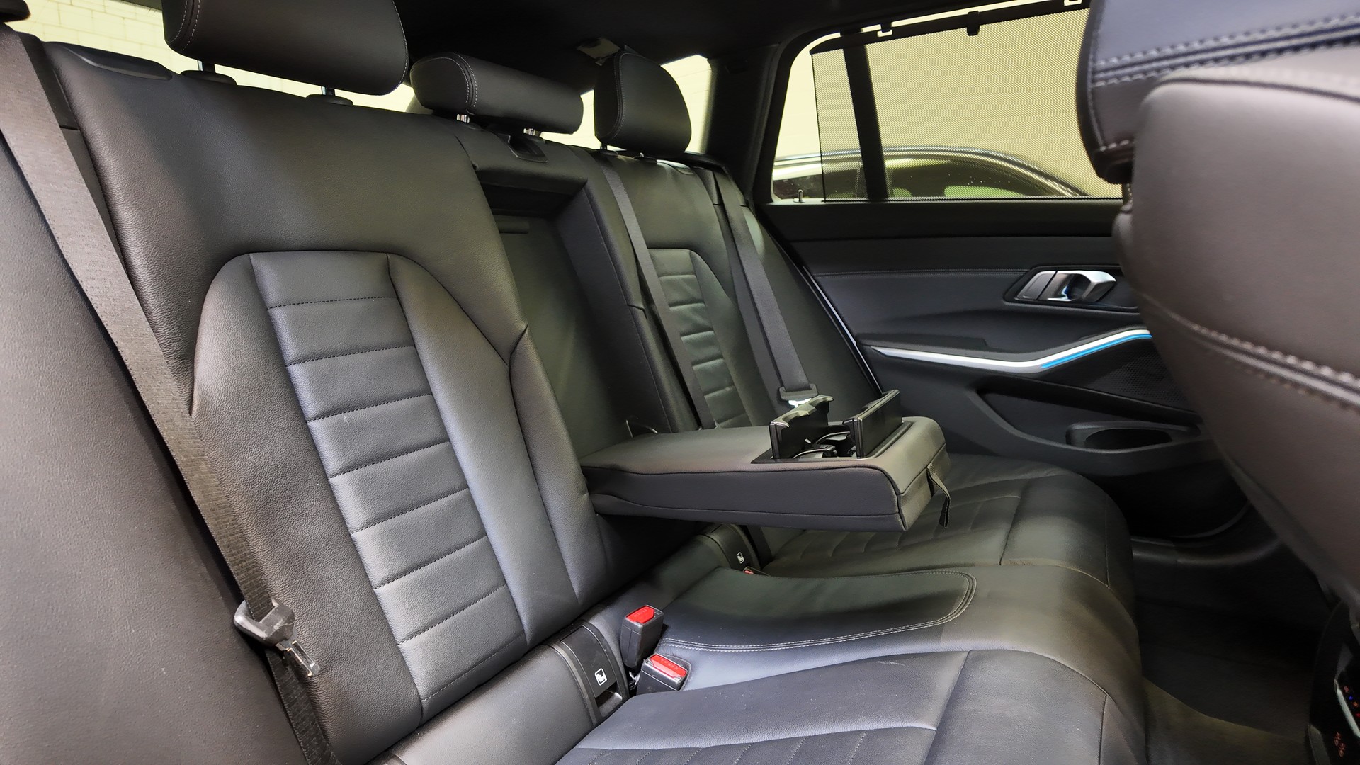 BMW 320d xDrive 48V Touring Steptronic-image-23