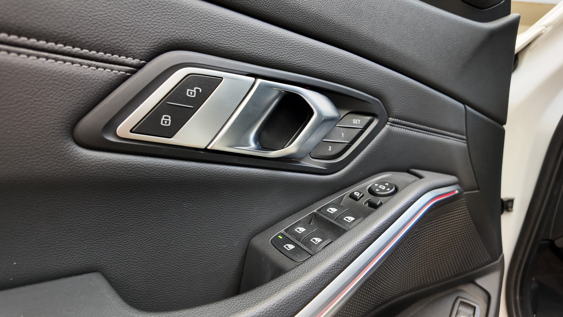 BMW 320d xDrive 48V Touring Steptronic-image-17
