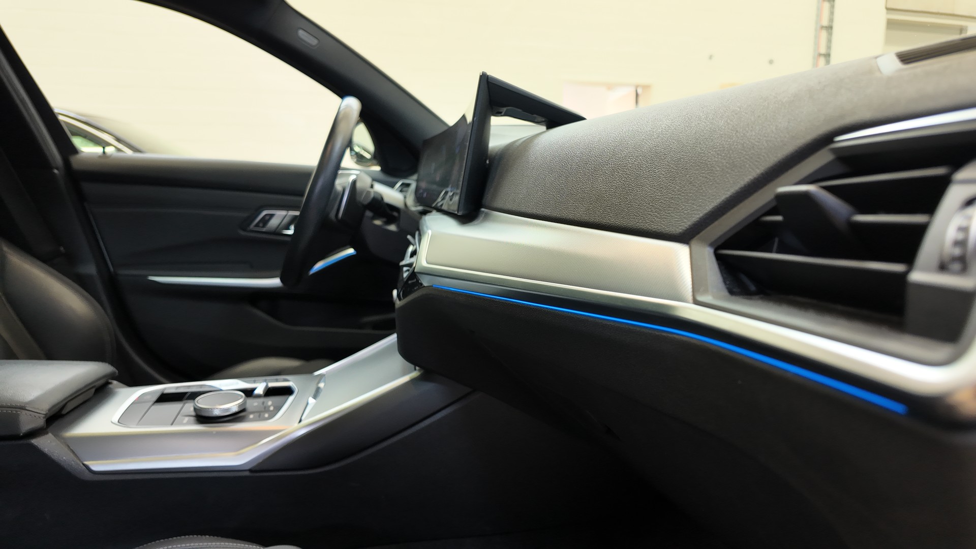 BMW 320d xDrive 48V Touring Steptronic-image-14