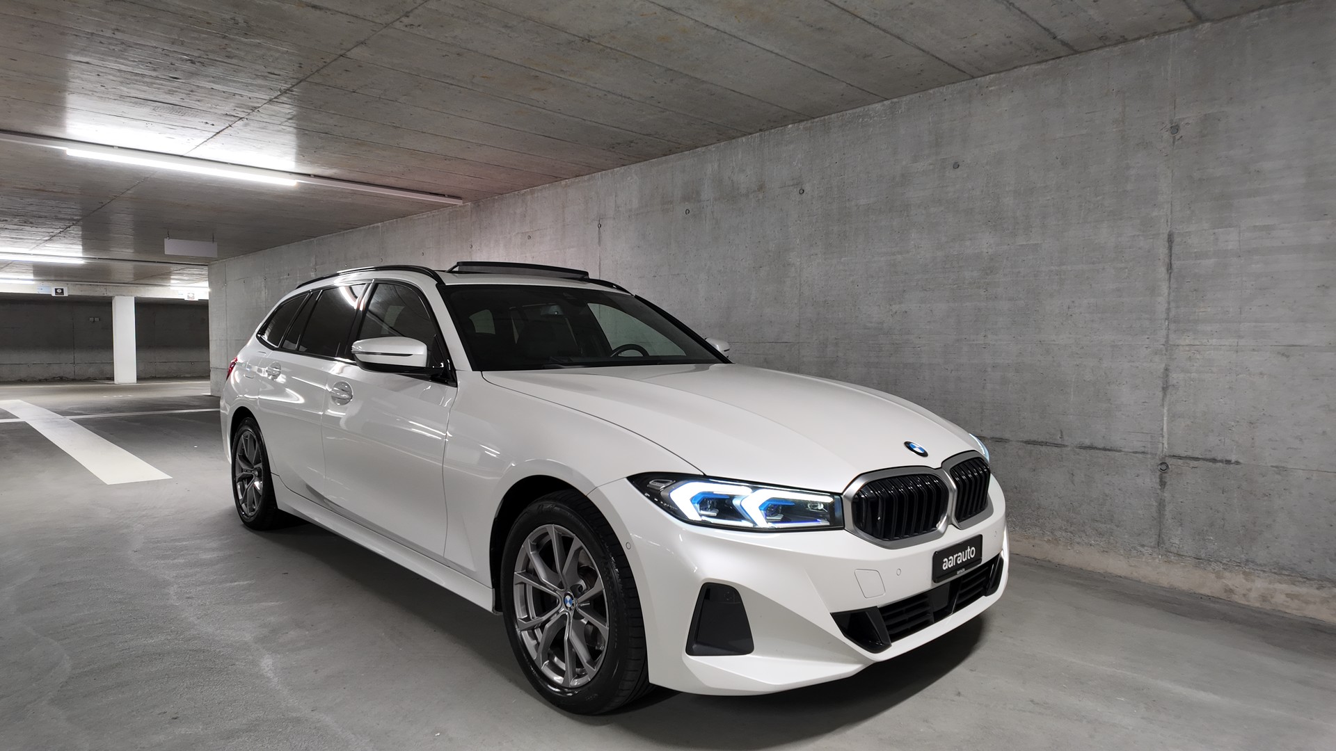 BMW 320d xDrive 48V Touring Steptronic-image-5