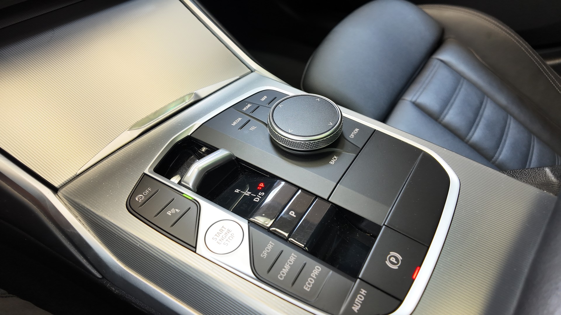 BMW 320d xDrive 48V Touring Steptronic-image-13