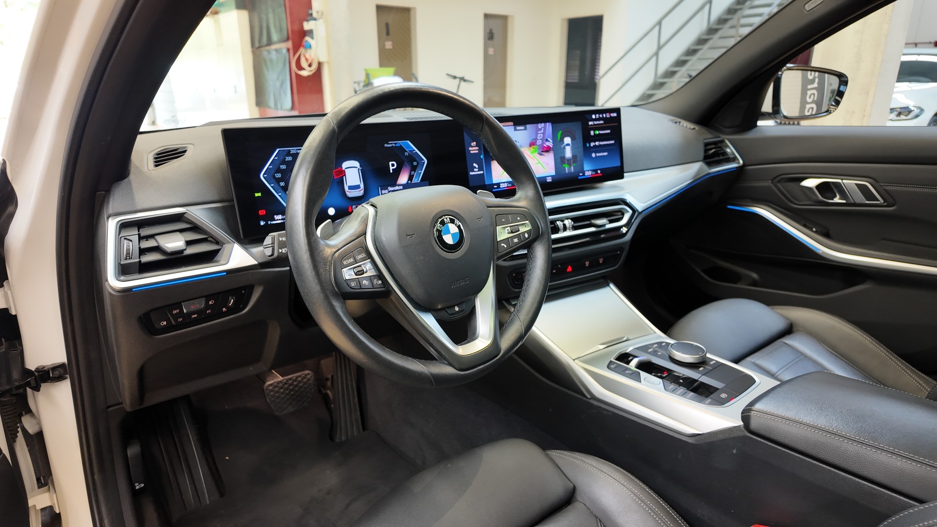 BMW 320d xDrive 48V Touring Steptronic-image-11