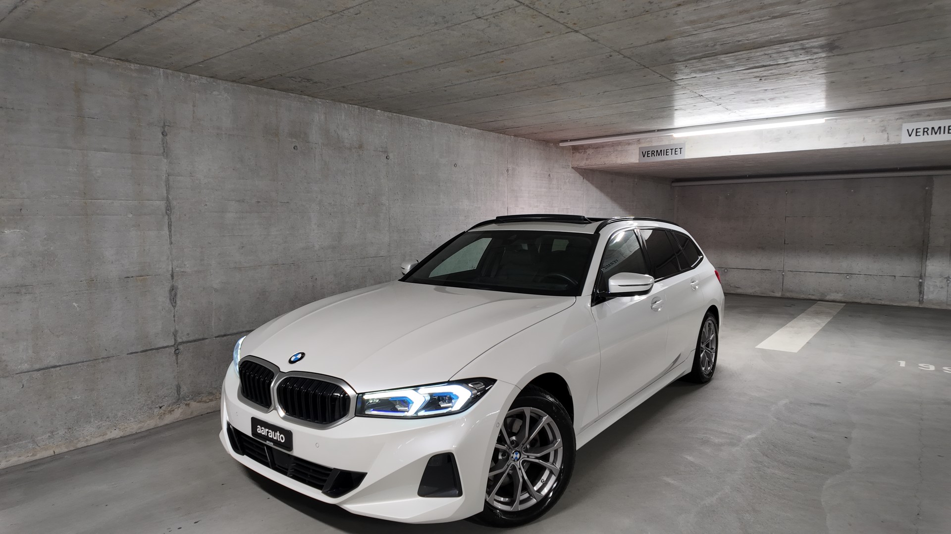 BMW 320d xDrive 48V Touring Steptronic-image-0
