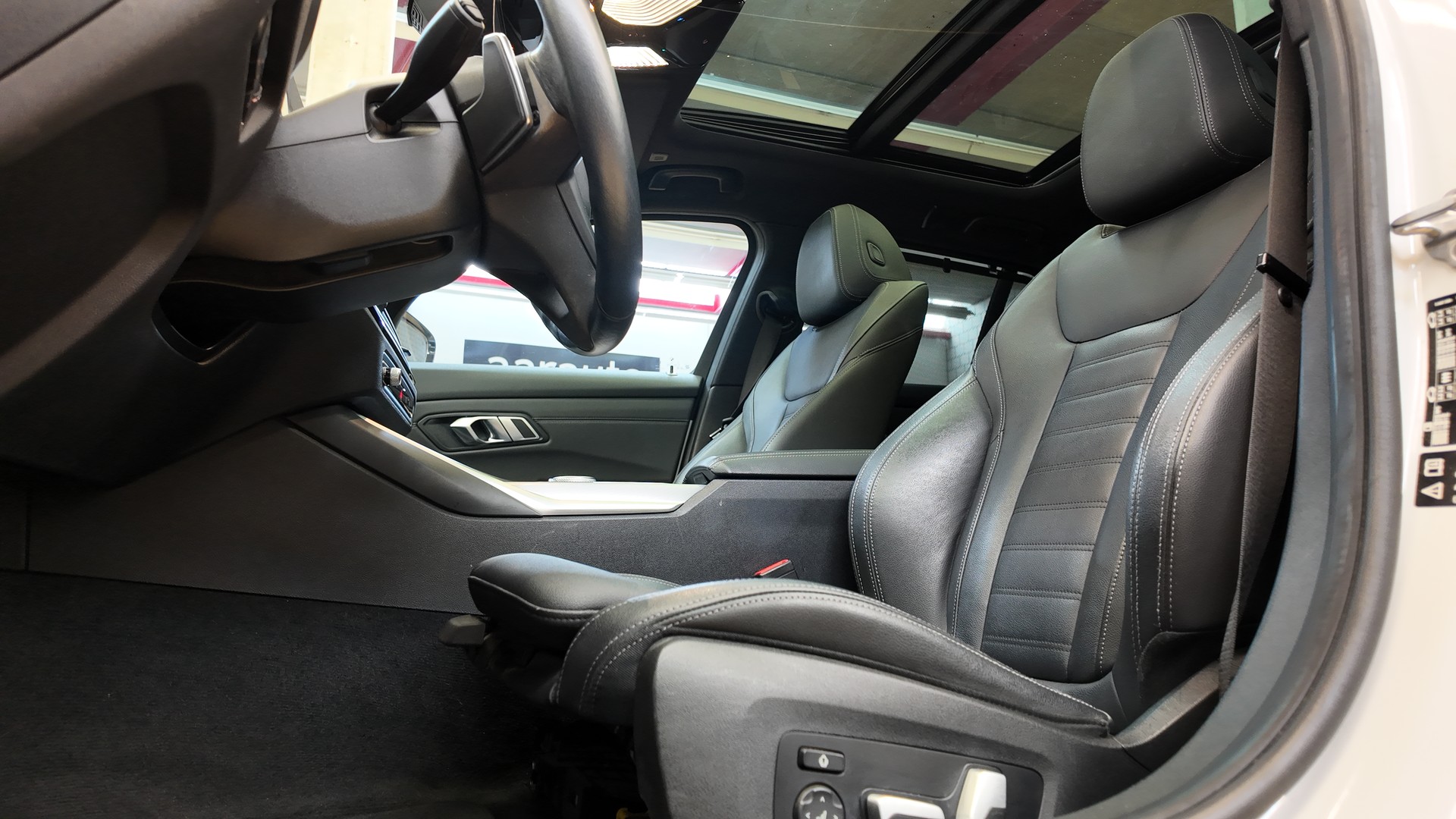 BMW 320d xDrive 48V Touring Steptronic-image-15