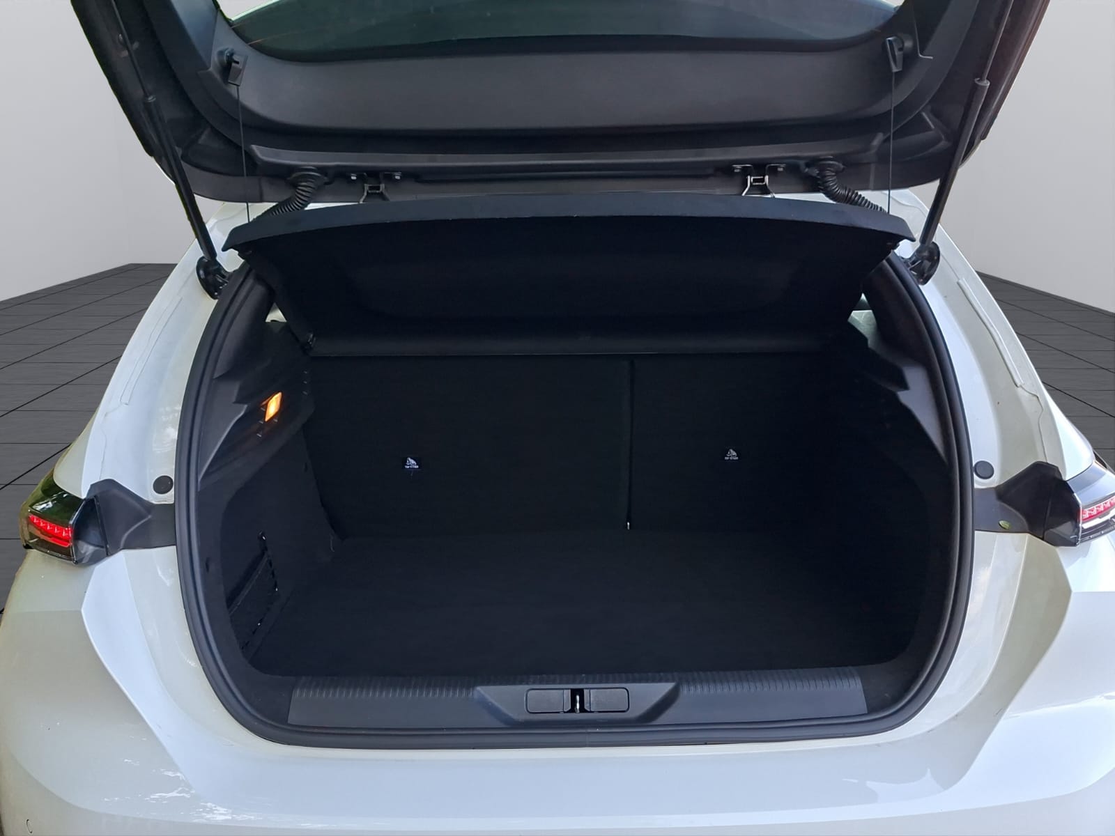 PEUGEOT 308 1.6 PHEV 180 Active-image-6
