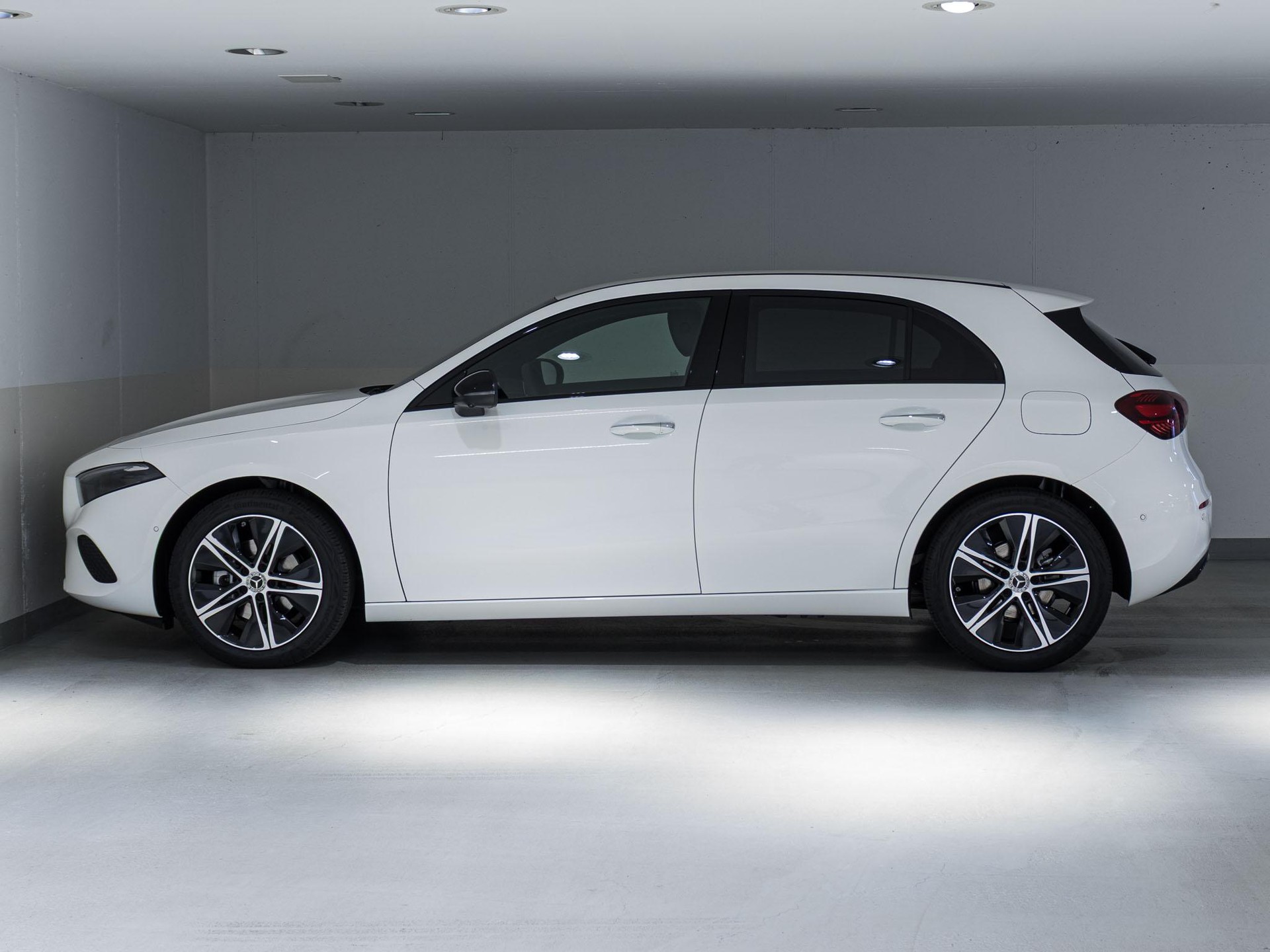 MERCEDES-BENZ A 200 Night Star-image-4